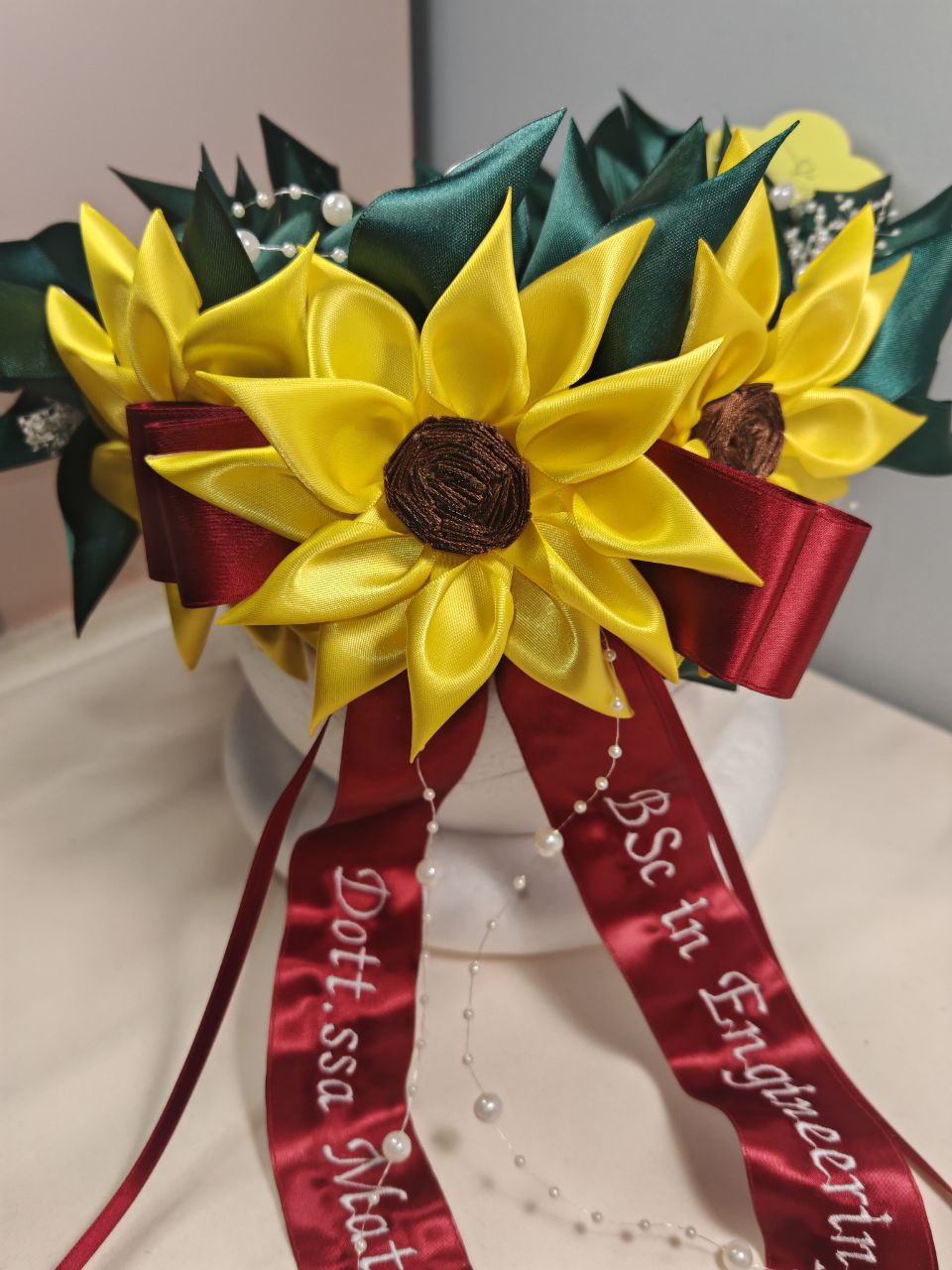 Corona d'alloro con girasoli sul fiocco