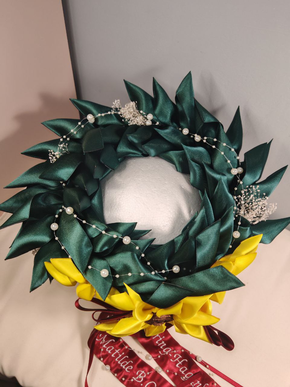 Corona d'alloro con girasoli sul fiocco