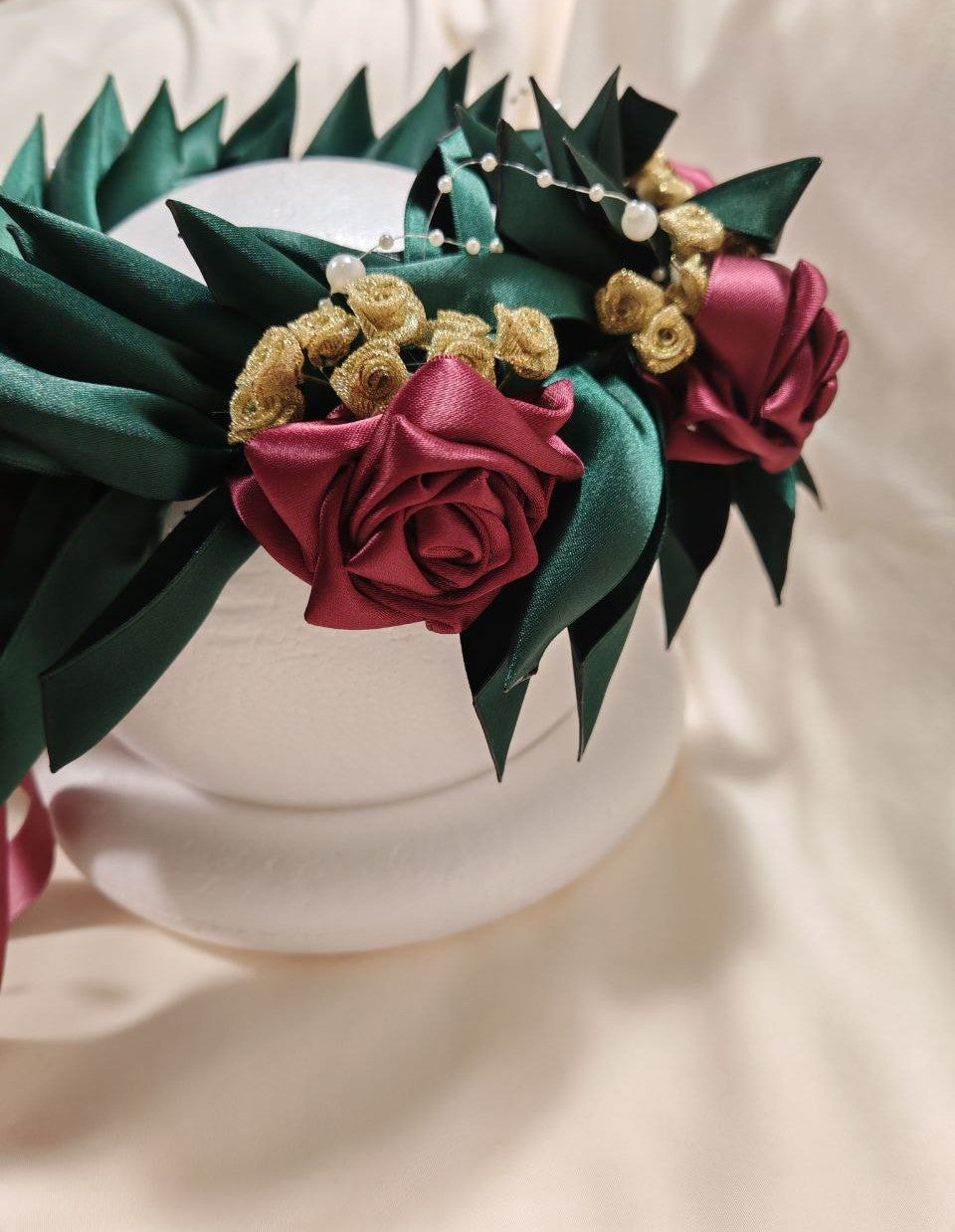 Corona d'alloro con rose e roselline glitterate